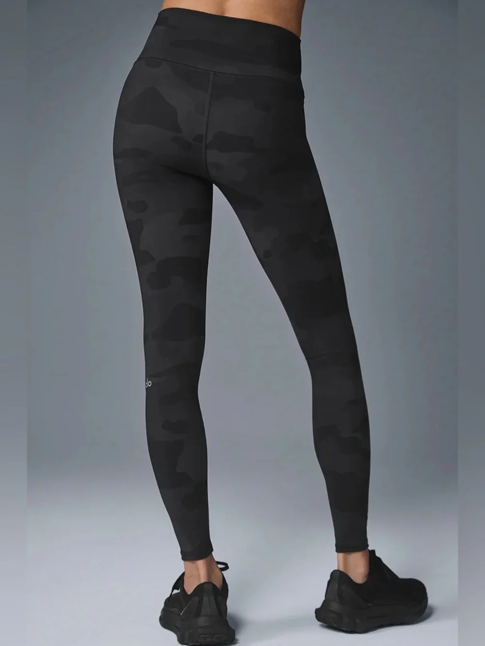 ALO High-Waist Camo Vapor Legging Black Camouflage Size Medium